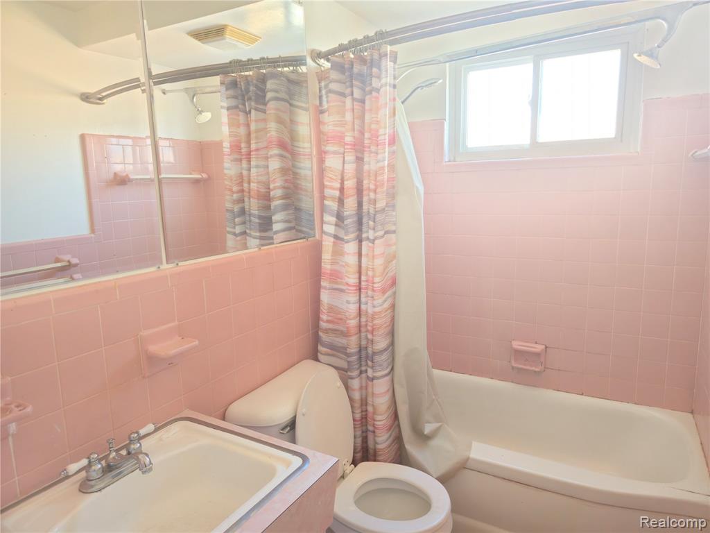 27432 Bristol Drive, Warren, MI 48092 — Photo 9