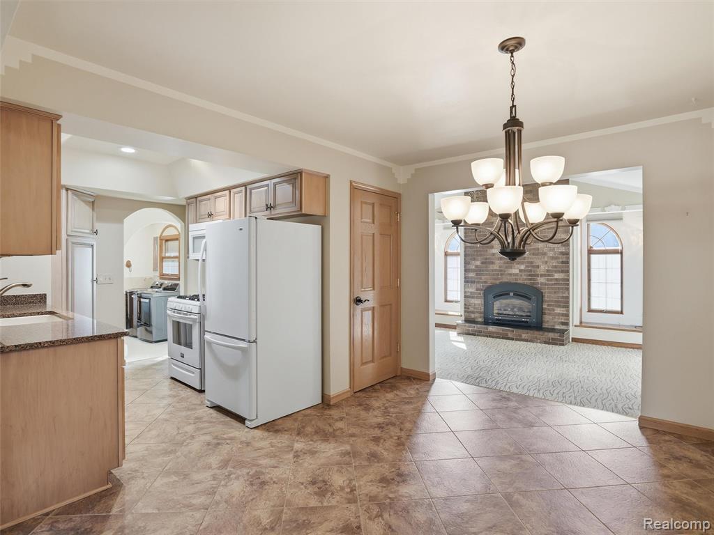 49455 Schoenherr Road, Utica, MI 48315 — Photo 5