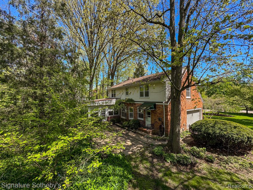 27721 SANTA BARBARA Drive, Lathrup Village, MI 48076 — Photo 36