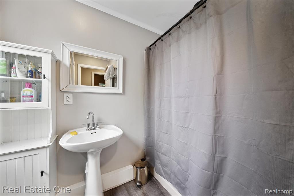 8921 Lake Road, Grosse Ile, MI 48138 — Photo 19