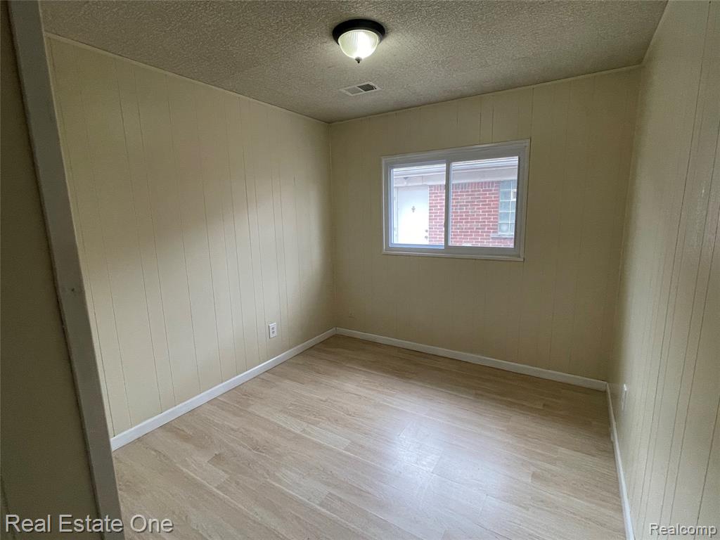 5710 BURGER Street, Dearborn Heights, MI 48127 — Photo 8