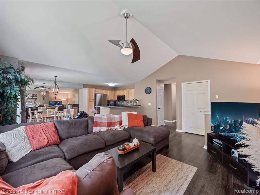 8201 CHESAPEAKE Circle, Walled Lake, MI 48390 — Photo 9
