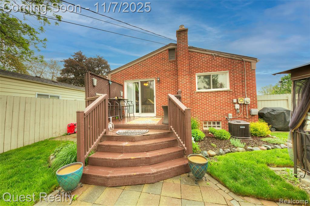 9013 Oporto Street, Livonia, MI 48150 — Photo 33
