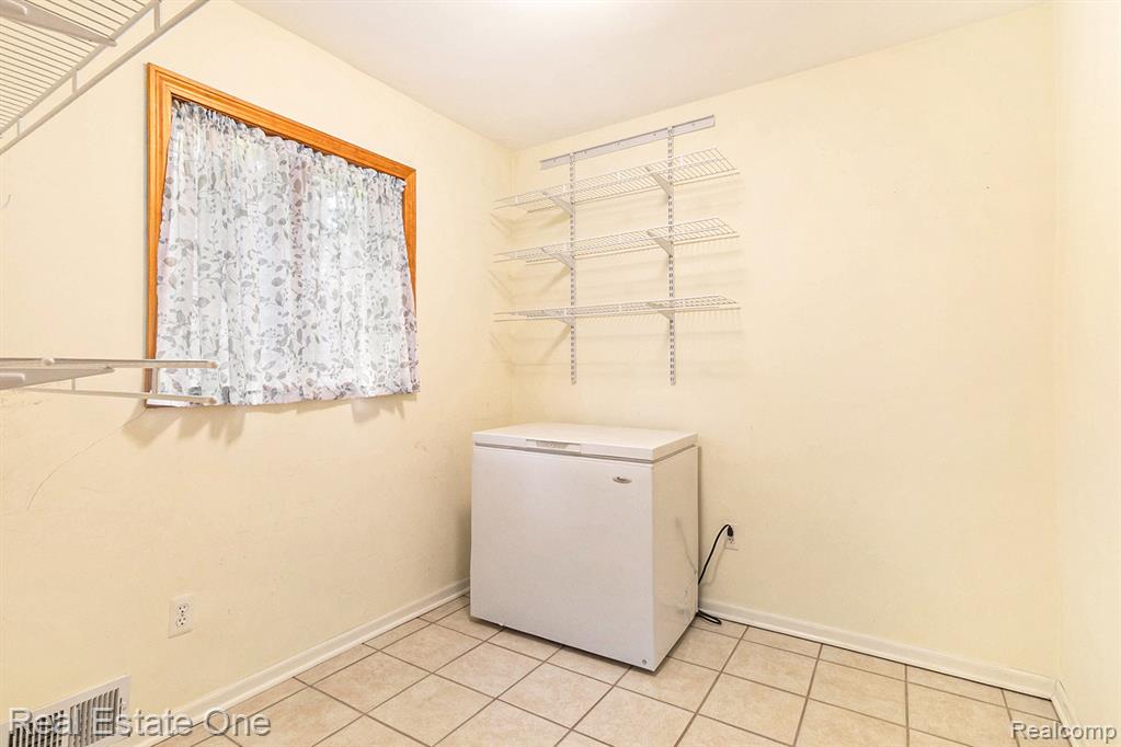 4255 Petrel Court, Highland, MI — Photo 25