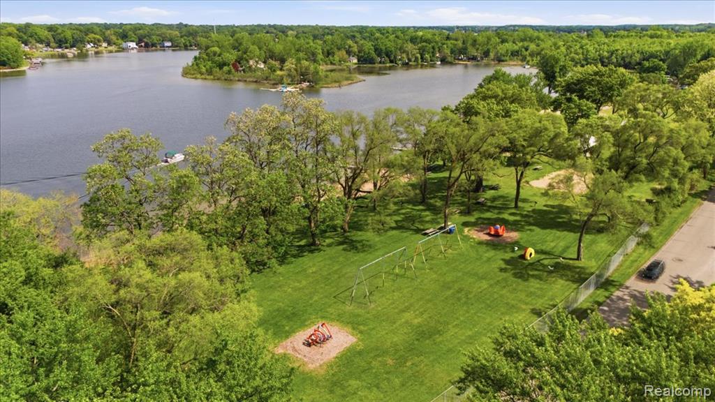 5685 Crescent Road, Waterford, MI 48327 — Photo 40