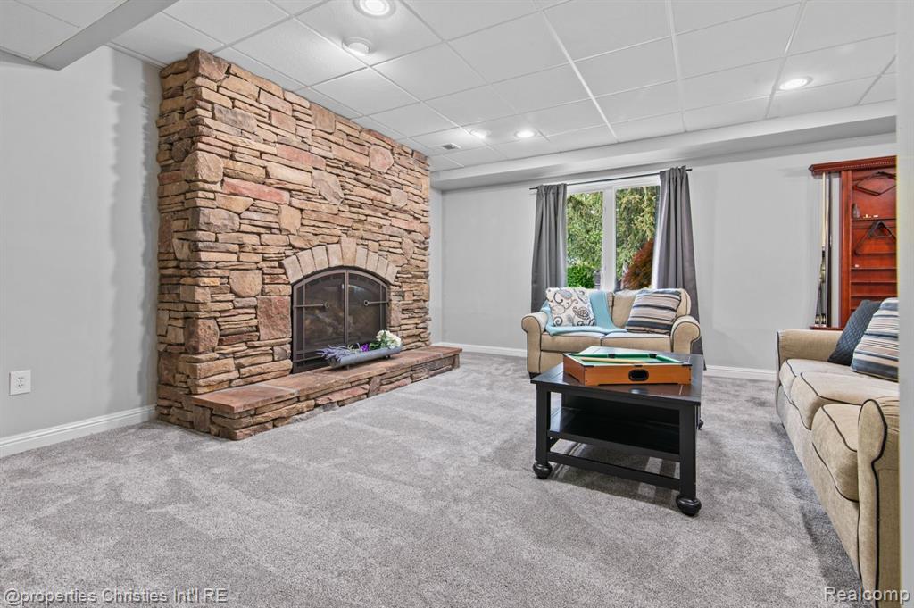 48252 BINGHAMPTON, Northville, MI 48168 — Photo 32