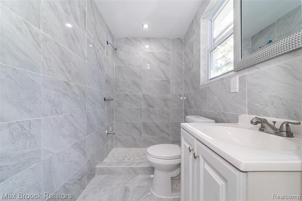 9327 Schaefer Highway, Detroit, MI 48228 — Photo 31