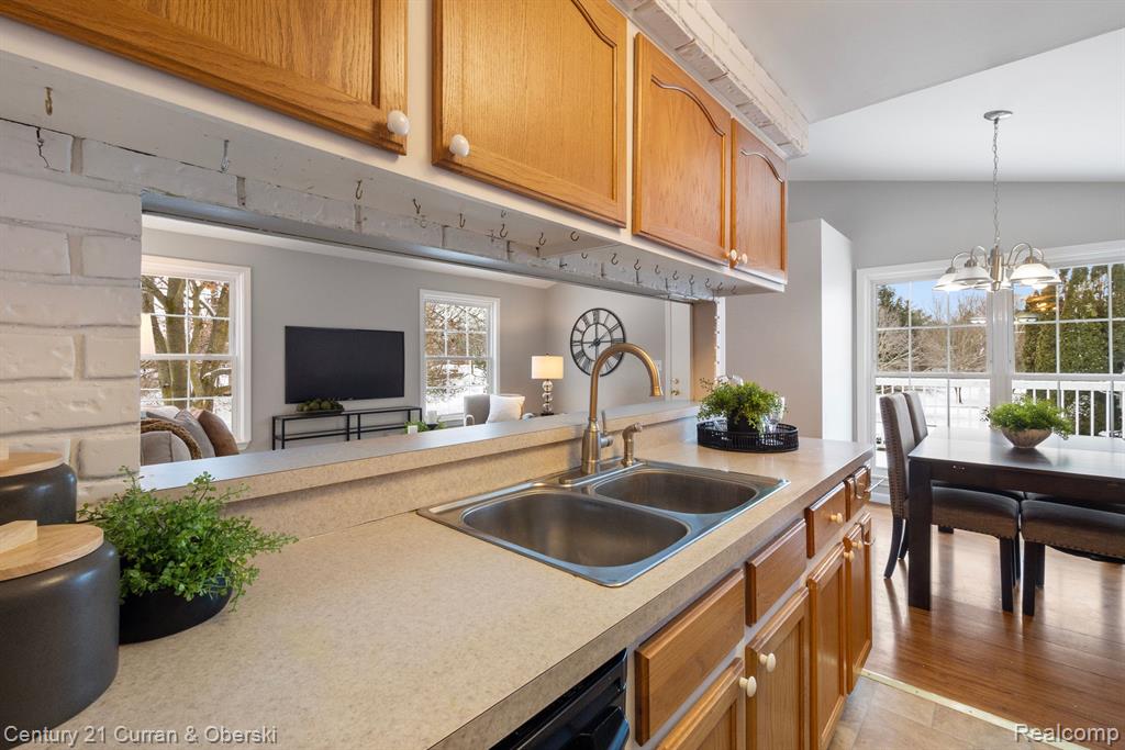 21216 E GLEN HAVEN Circle, 136, Northville, MI 48167 — Photo 9