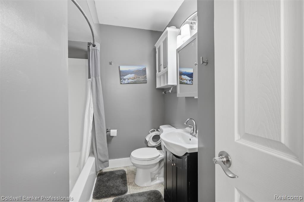 28816 Groveland Street, Madison Heights, MI 48071 — Photo 14