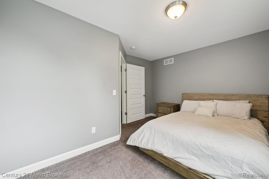 9119 Hegel Road, Goodrich Vlg, MI — Photo 31