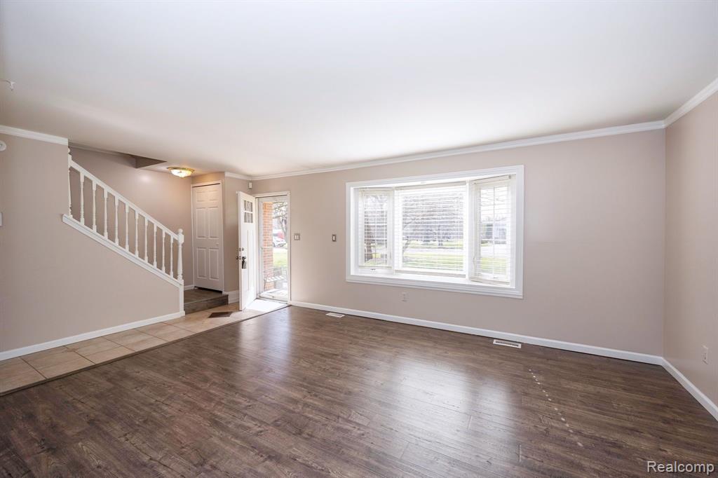 9722 BLAUVELT Drive, Grosse Ile, MI 48138 — Photo 13