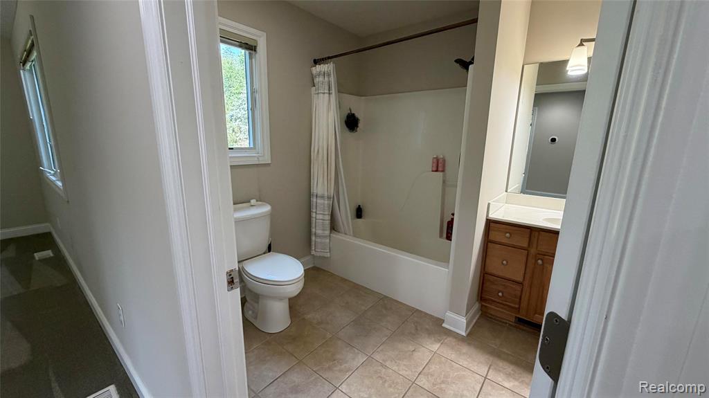 2380 Houghton Hollow Drive, Lansing, MI 48911 — Photo 40