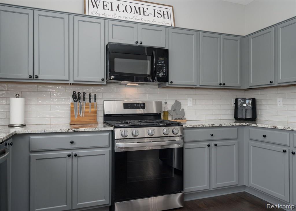 53585 MARY ANN Lane, New Baltimore, MI 48047 — Photo 12