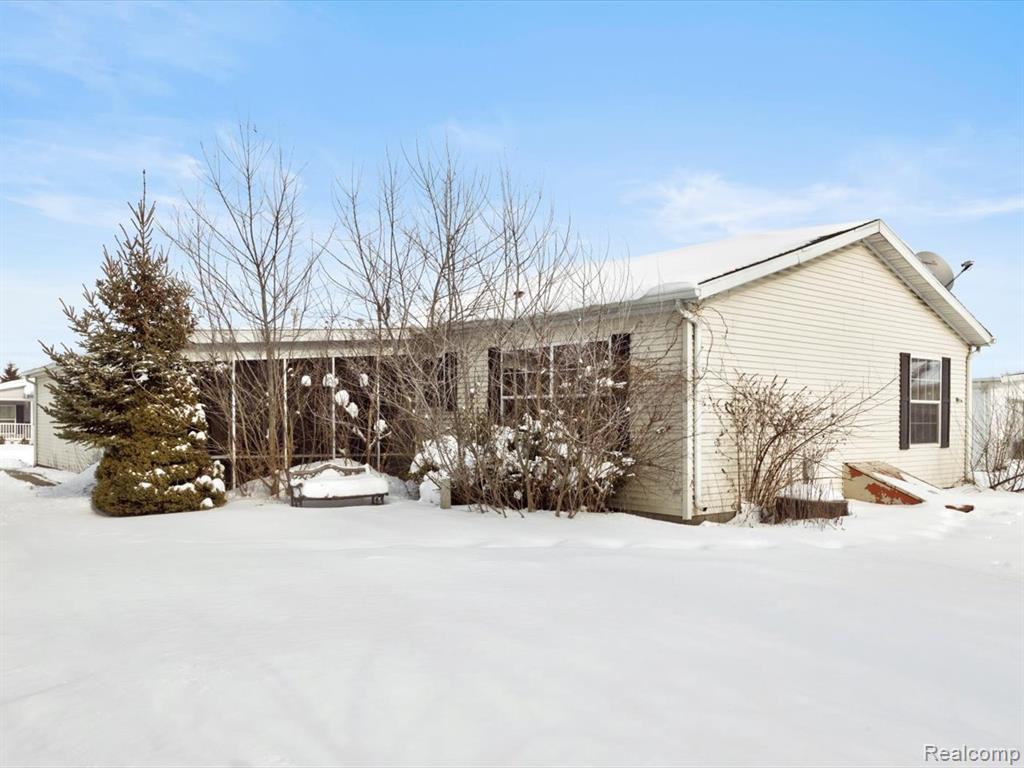 3211 Keewahdin #139 Road, Fort Gratiot, MI 48059 — Photo 27