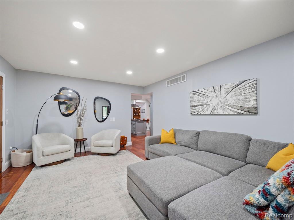 7861 LAKE CREST Drive, Ypsilanti, MI 48197 — Photo 18