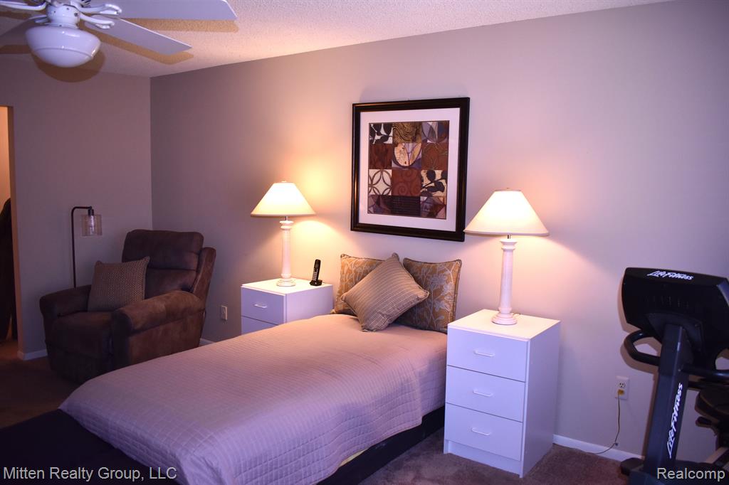 4356 FOXPOINTE Drive, West Bloomfield, MI 48323 — Photo 15
