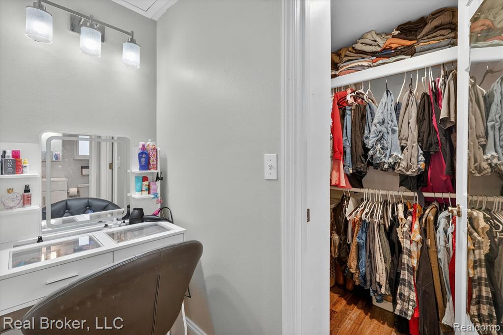 24-3885-Morgan-Rd-Orion-Township-MI-48359-WindowStill.jpg