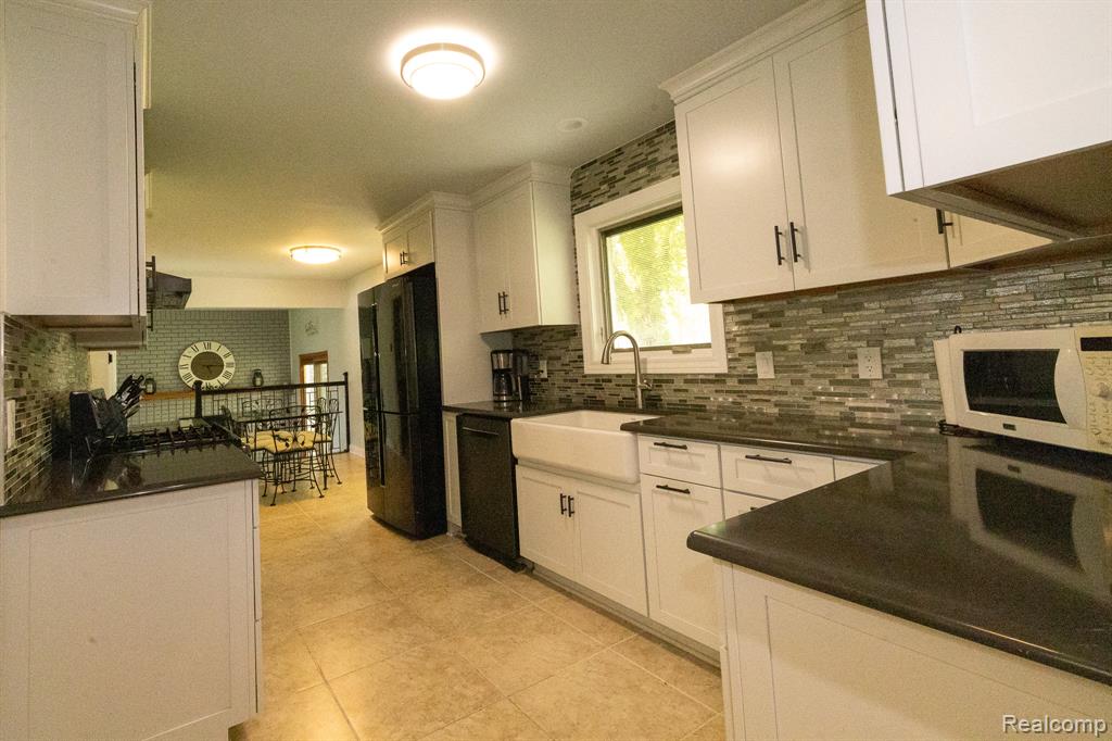 8268 Fox Bay Drive, White Lake, MI — Photo 13
