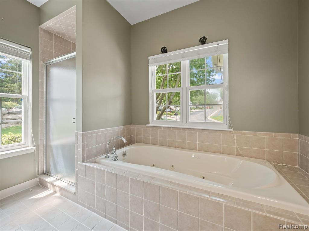 694 W BLUFF, Rochester Hills, MI 48307 — Photo 21