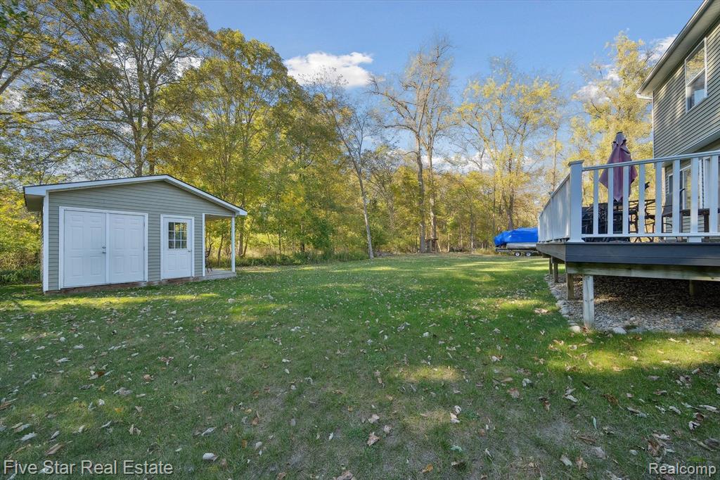 490 CLAYBURN Boulevard, Waterford, MI 48327 — Photo 39