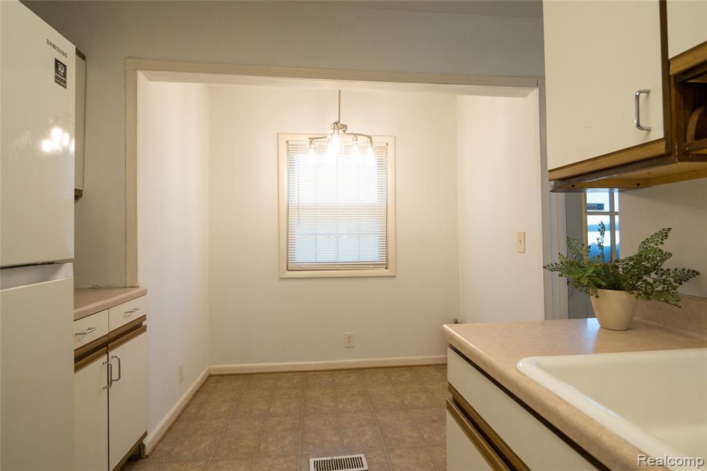 27127 Dartmouth Street, Madison Heights, MI 48071 — Photo 6