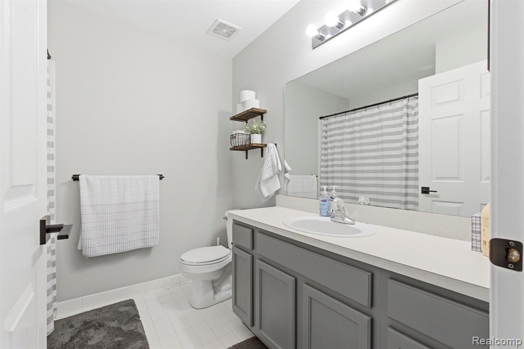 16556 Radison Drive, Macomb, MI 48044 — Photo 23