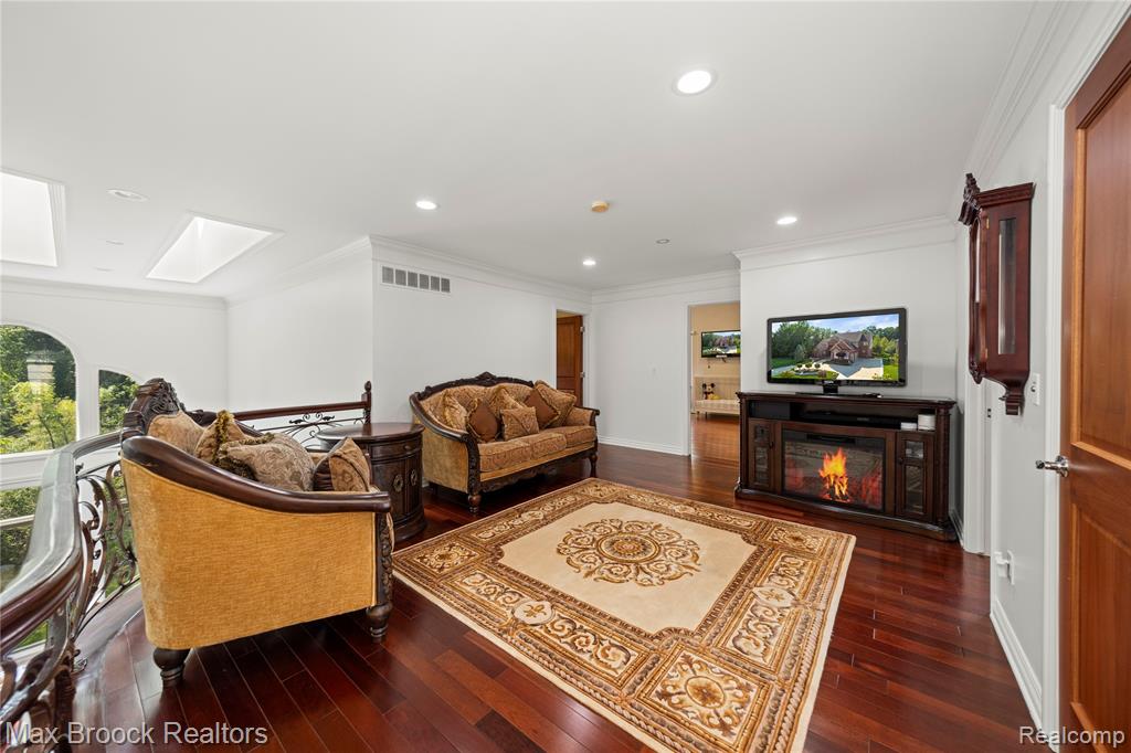 5679 Branford Drive, West Bloomfield, MI — Photo 38