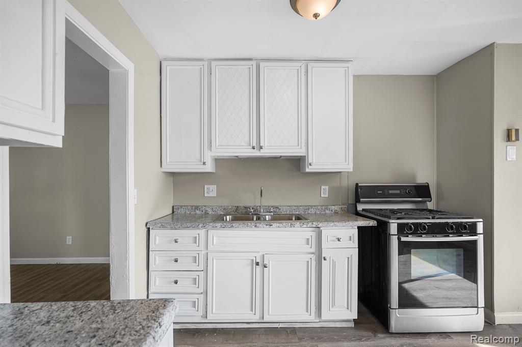 8750 WELDWOOD Drive, Monroe, MI 48162 — Photo 10