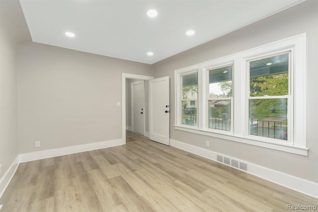 5484 MIDDLESEX Street, Dearborn, MI 48126 — Photo 12