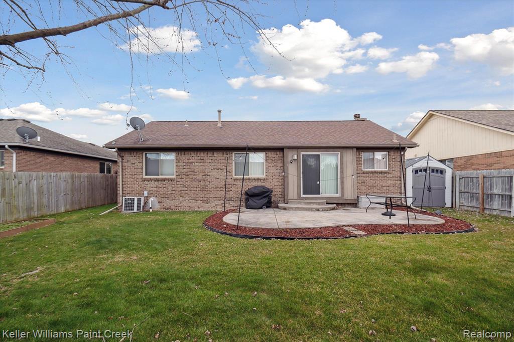 46044 ROYAL Drive, Chesterfield, MI — Photo 2