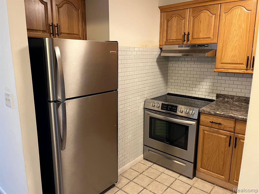 4909 Crooks Road, E 11, Royal Oak, MI 48073 — Photo 13