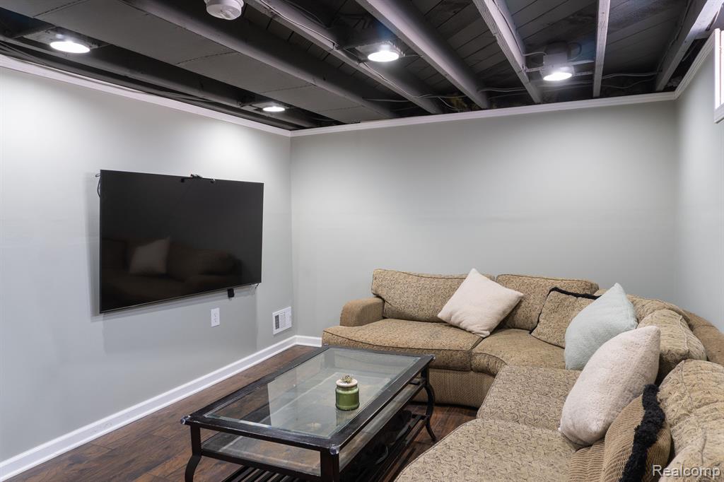 405 N MINERVA Avenue, Royal Oak, MI 48067 — Photo 30