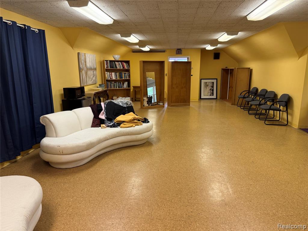 5000 5000 Pelham Rd Road, Dearborn Heights, MI 48125 — Photo 12