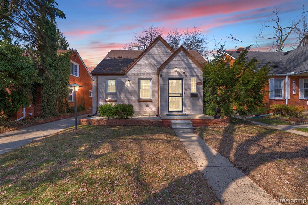 5520 SE Greenboro Drive, Grand Rapids, MI, 49508