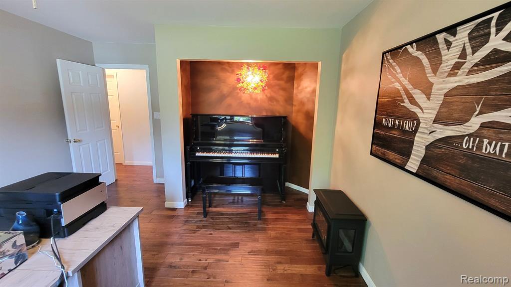 6192 N SHORE Drive, West Bloomfield, MI 48324 — Photo 37