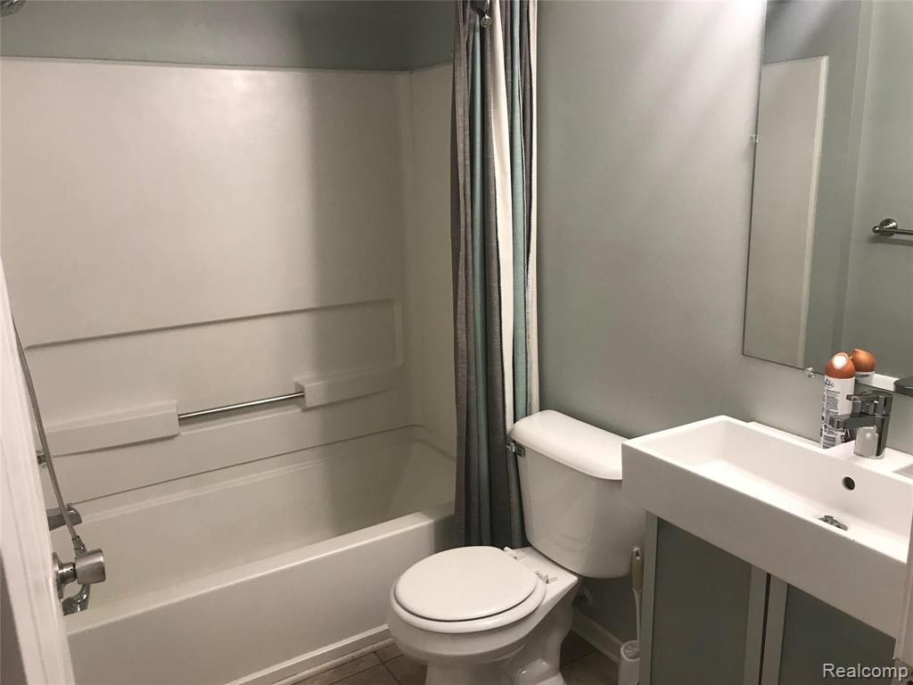13635 OSBORN AVE, 126, Dearborn, MI 48126 — Photo 6