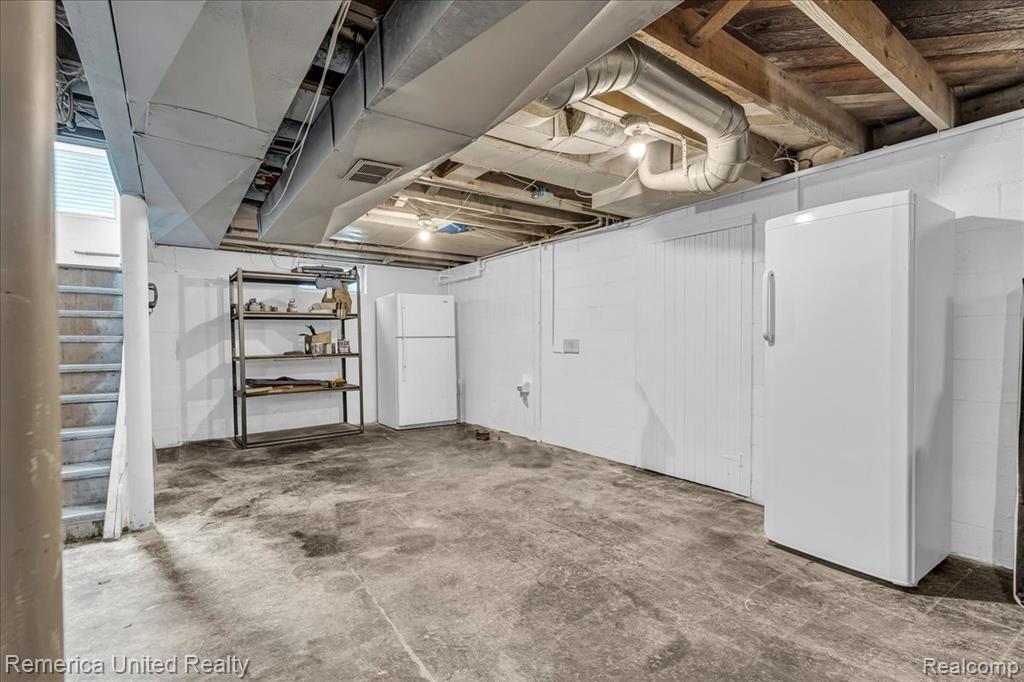 4240 Mandalay Avenue, Royal Oak, MI 48073 — Photo 21