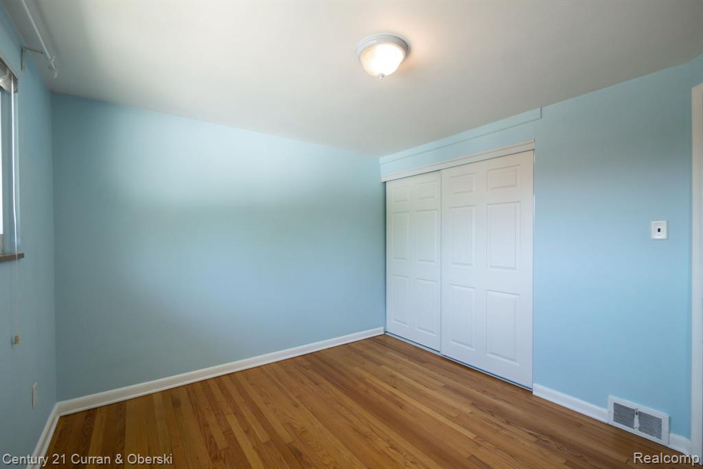 9917 MIDDLEBELT Road, Livonia, MI 48150 — Photo 24
