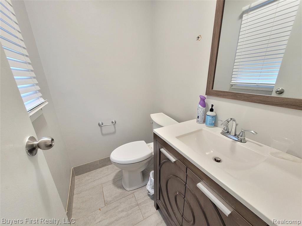 14710 Loretta Place, Oak Park, MI 48237 — Photo 15