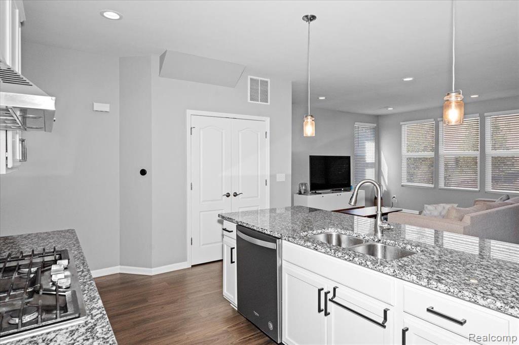 43646 CHANCELLOR Lane, Novi, MI — Photo 11