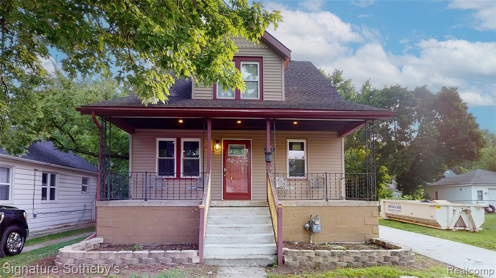 2002 Ridgemont Road, Grosse Pointe Woods, MI 48236