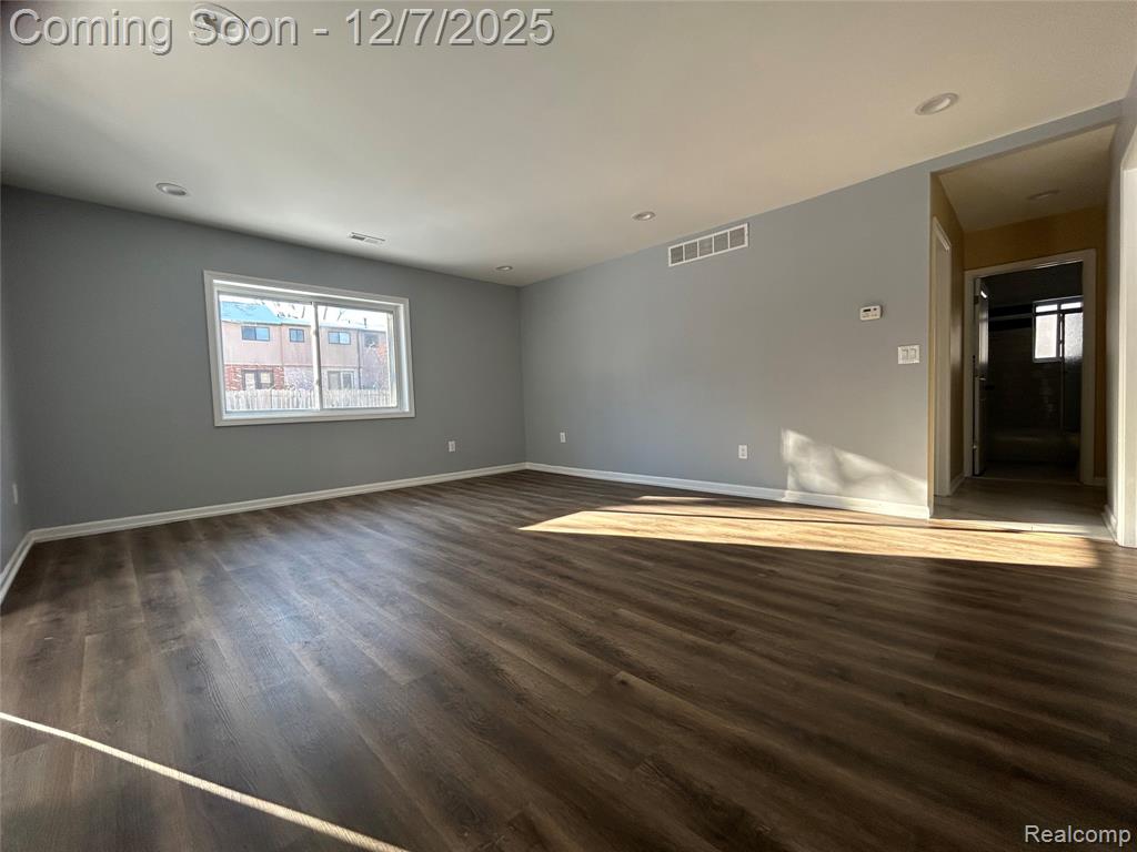 2488 Willow Beach Street, Keego Harbor, MI 48320 — Photo 9