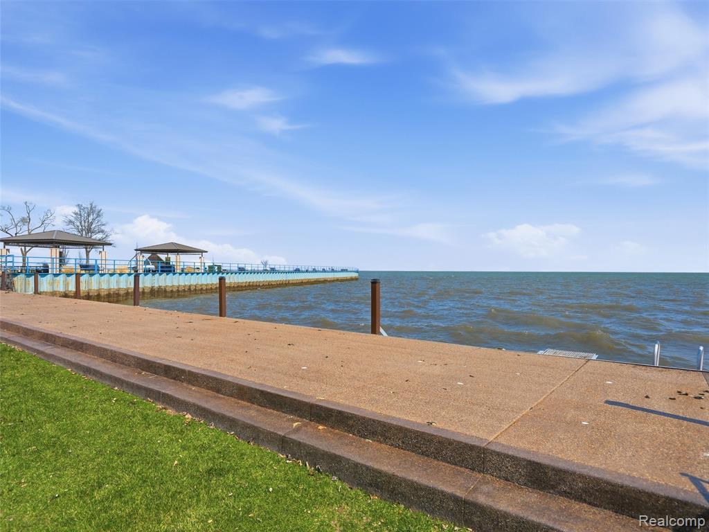 102 Lac Sainte Claire Drive, Saint Clair Shores, MI 48082 — Photo 10