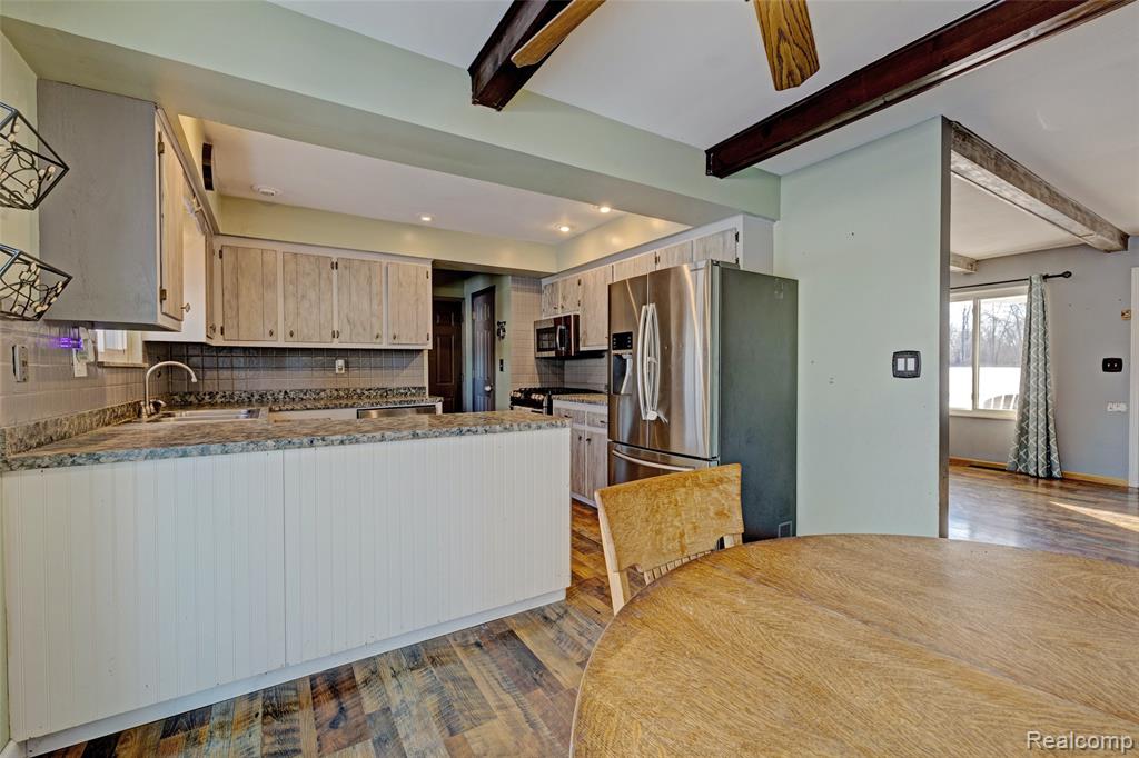 4380 Baza, Leonard, MI 48367 — Photo 9