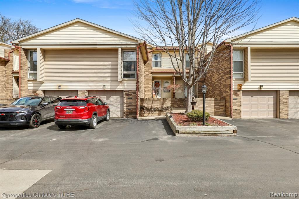 1927 Pembridge, Detroit, MI 48207 — Photo 2