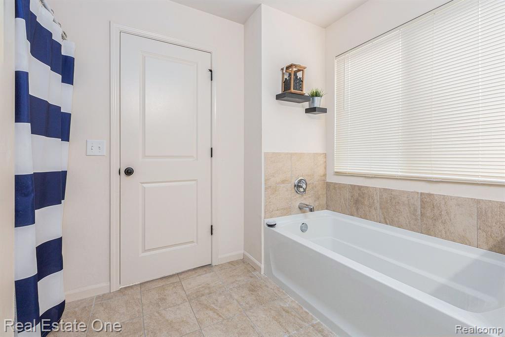 42802 N CUMBERLAND Drive, Van Buren, MI 48111 — Photo 24
