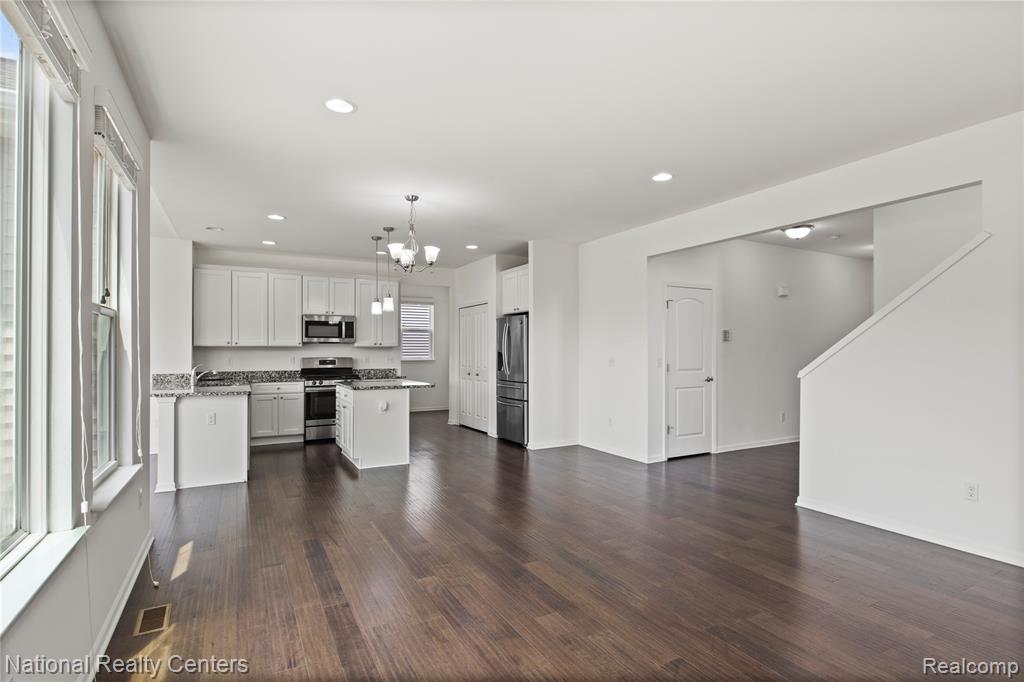 451 Goodrich, Wixom, MI — Photo 8