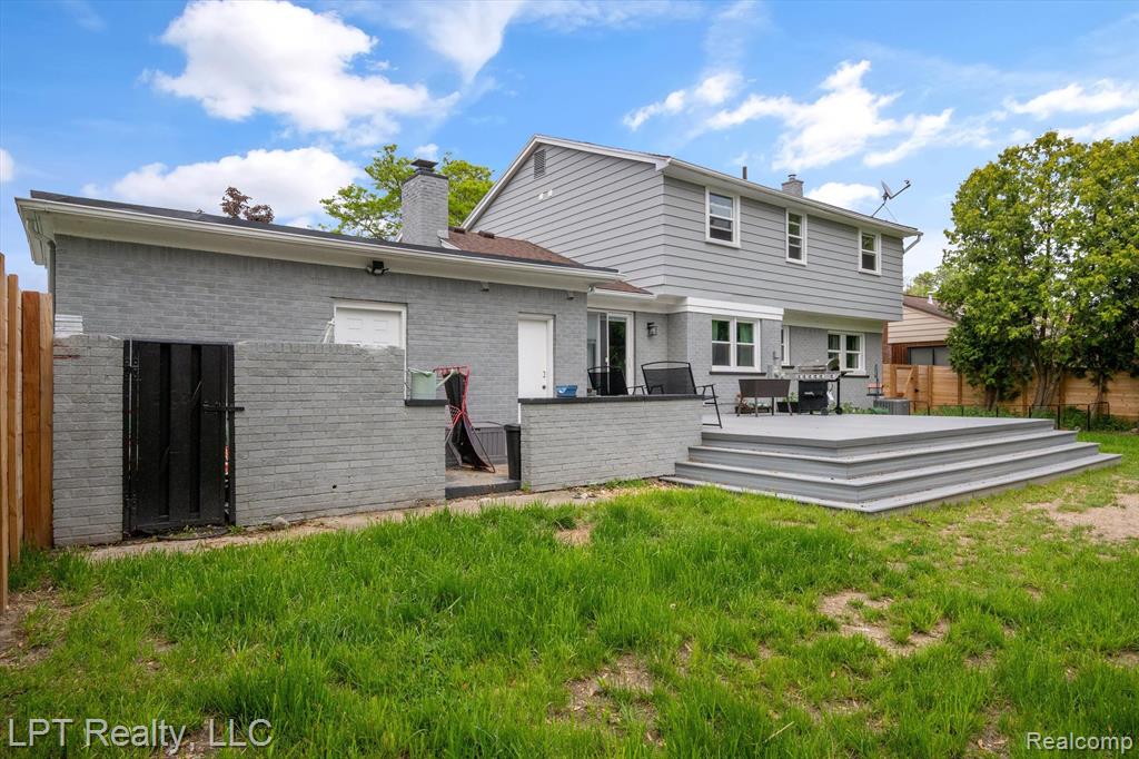 18441 ROSELAND Boulevard, Lathrup Village, MI 48076 — Photo 52