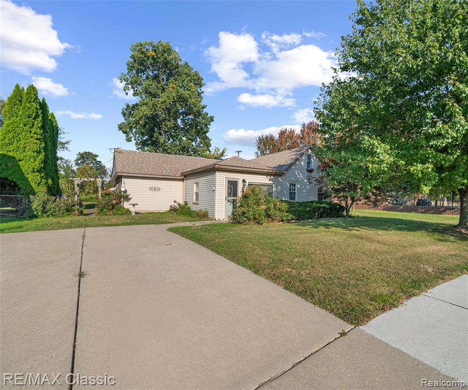 2185 Oakview Drive, Canton, MI 48187 — Photo 10