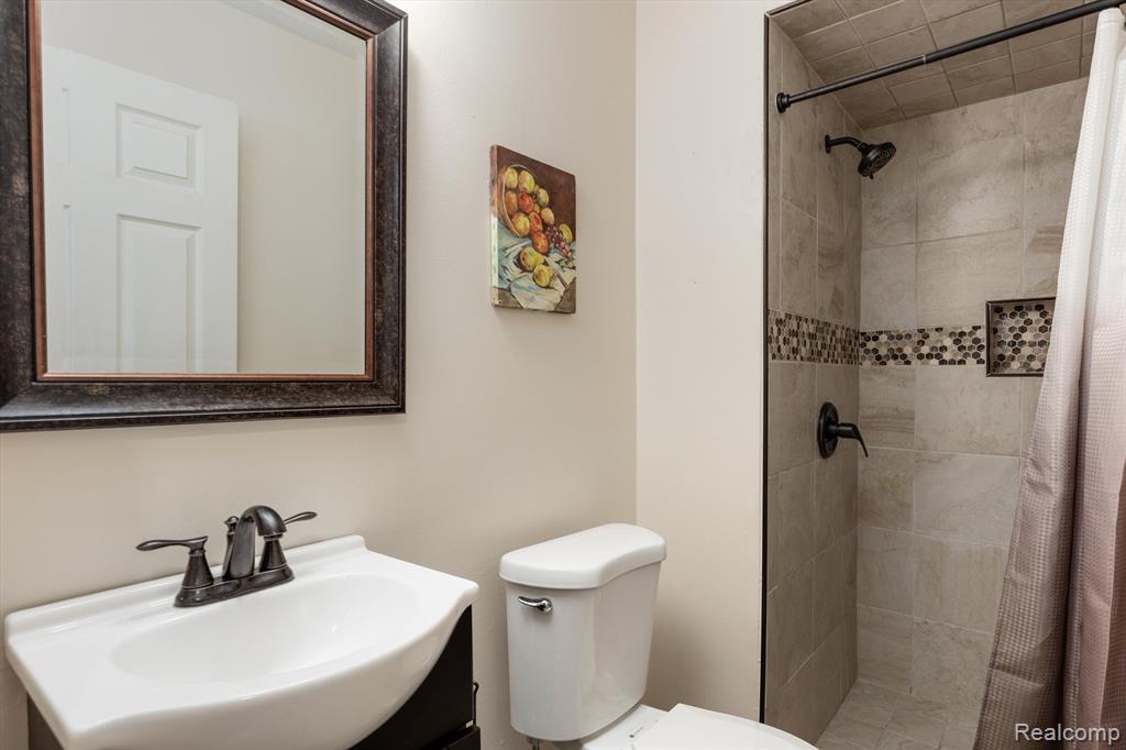 47172 Ellie Drive, Macomb, MI 48044 — Photo 15
